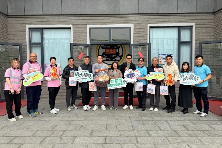 Hung Shui Kiu Station Project Team Celebrates Chinese New Year with the Community